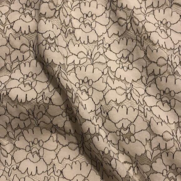 Torrid Brand White Lace Mock Neck Tank Top Tunic Floral Black Women's size 5 28 - Picture 4 of 7